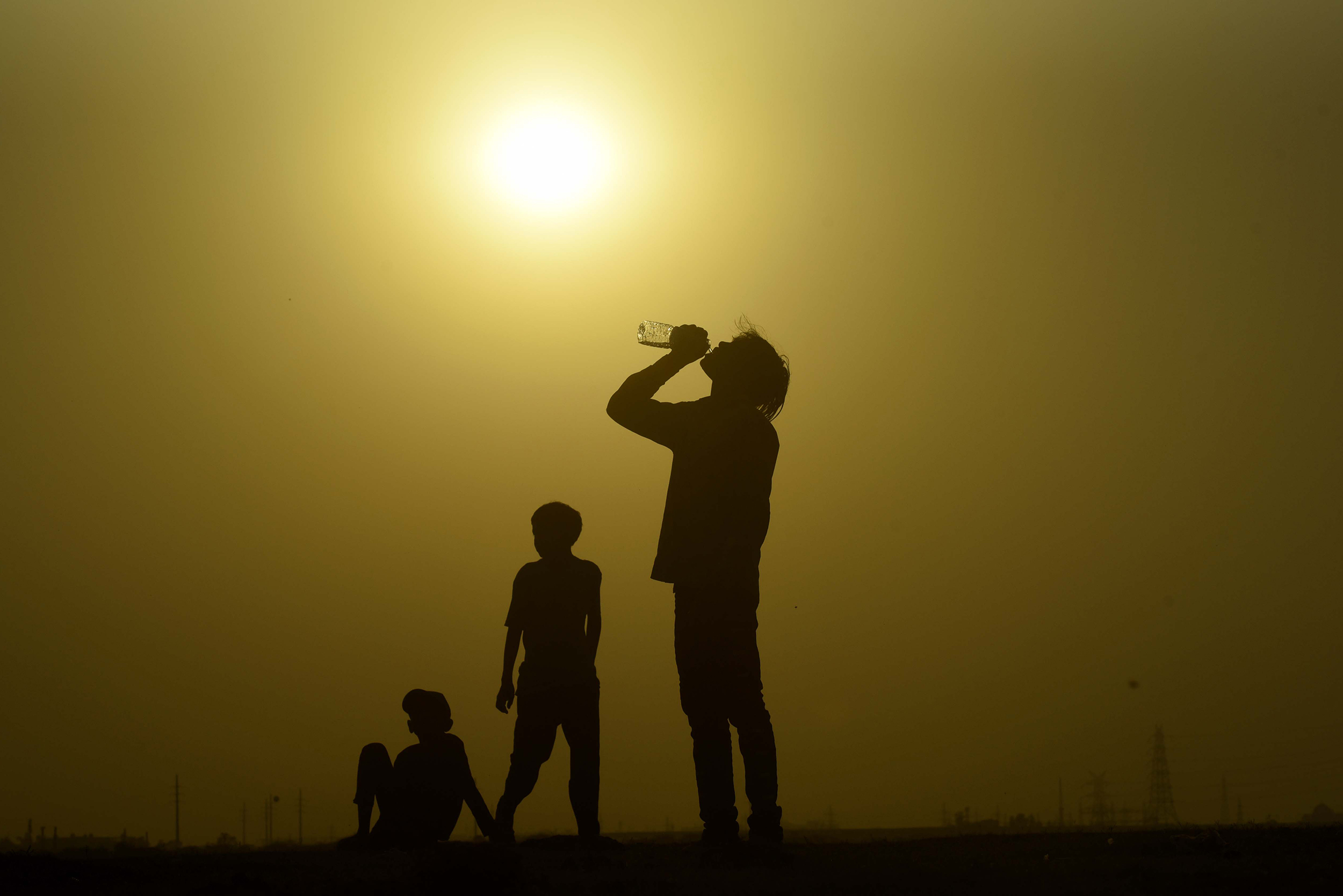 Centre issues health advisory as India reels under intense heatwave, check out the dos and don'ts